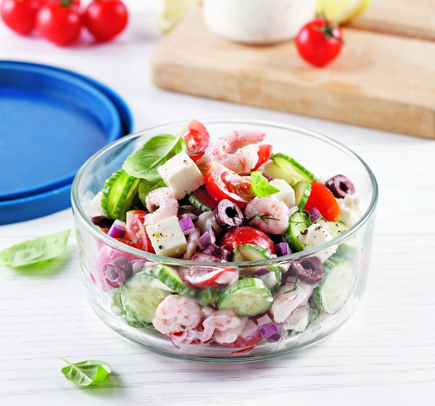Délicieuse salade crémeuse de tomates et crevettes