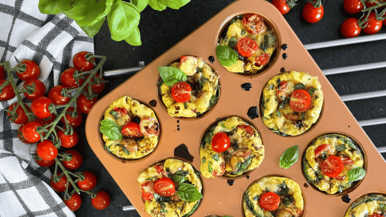 Mini-frittatas aux tomates cerises, au bocconcini et au basilic