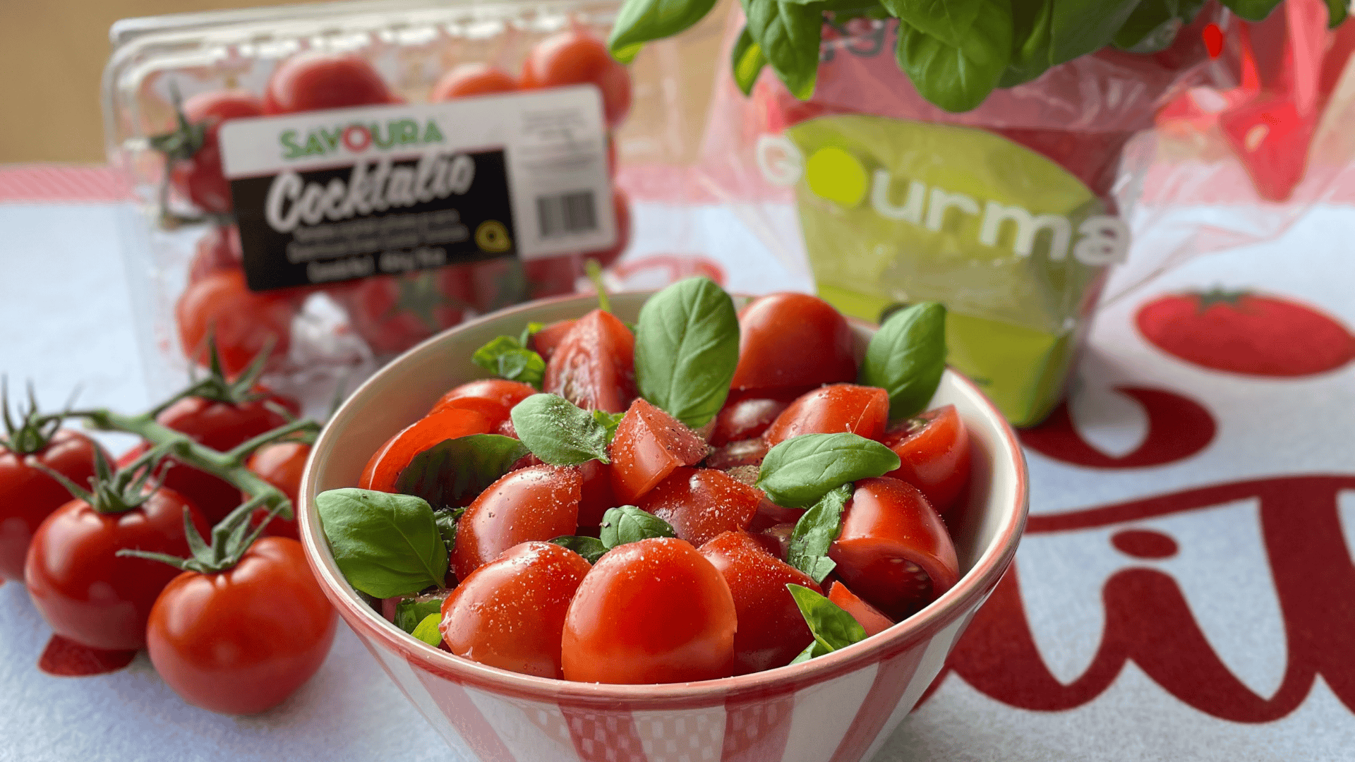 Salade fraîche aux tomates Cocktalio et basilic GOURMA