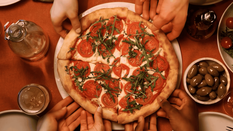 Pizza irrésistible aux tomates cocktail rôties